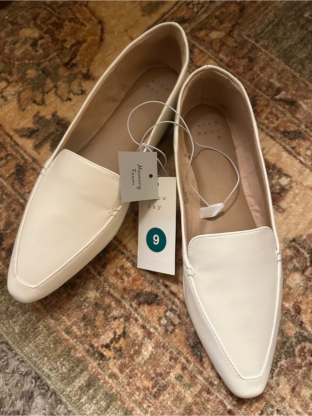 a new day Cream Pointed Toe Slip-On Loafers Size 9 NWT